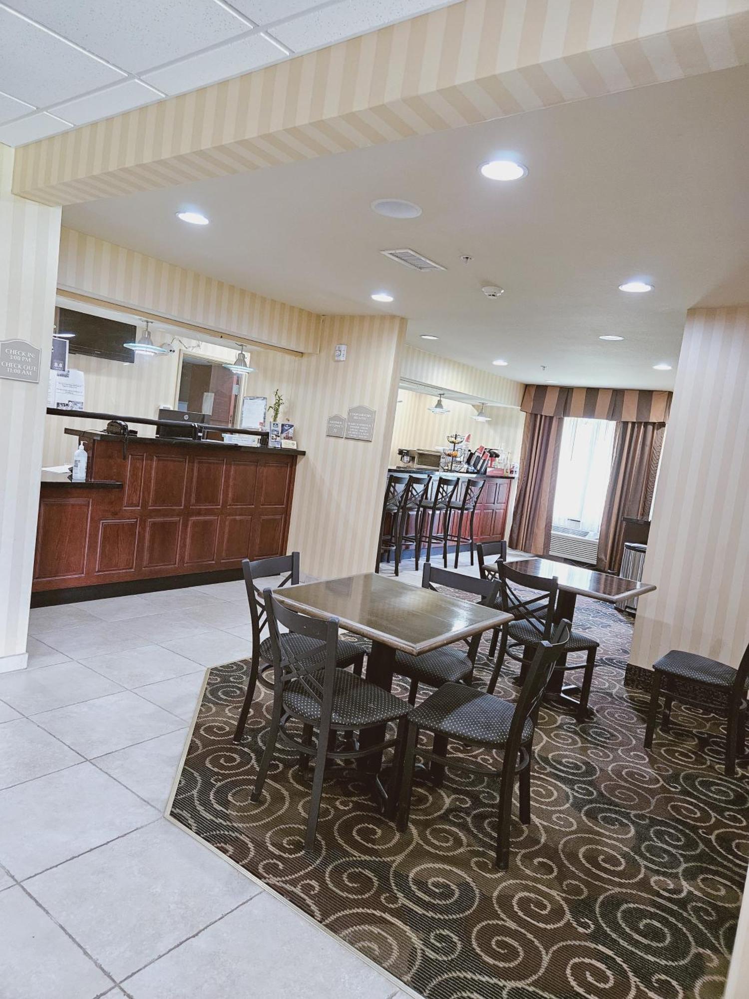 Cobblestone Inn & Suites - Bloomfield 外观 照片
