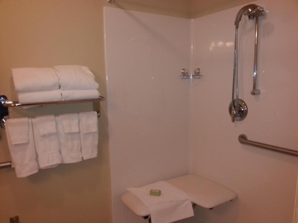 Cobblestone Inn & Suites - Bloomfield 外观 照片